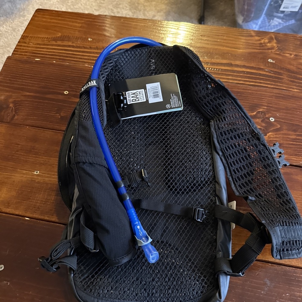 Camelbak M.U.L.E.® Evo 12 Hydration Pack Hiking, Running, Black, New W/Tags - Picture 2 of 12